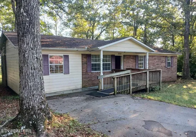 Photo 1 of Single family home for sale at 324 Oak Hl Dr, Crossville, TN 38572 | MLS# 1356046 | Listing updated on 2026-09-24