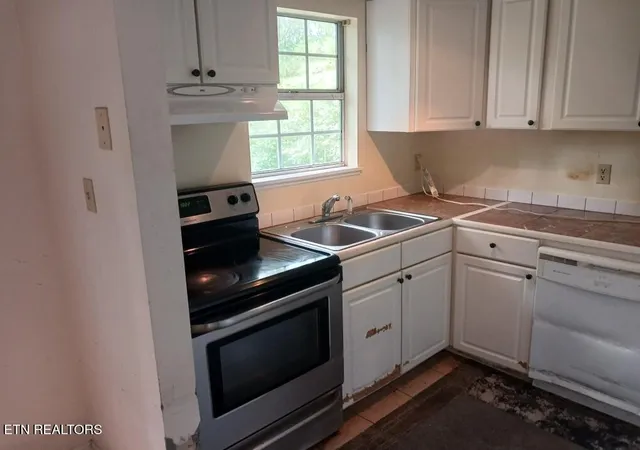 Photo 3 of Single family home for sale at 324 Oak Hl Dr, Crossville, TN 38572 | MLS# 1356046 | Listing updated on 2026-09-24