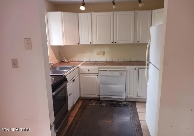 Photo 4 of Single family home for sale at 324 Oak Hl Dr, Crossville, TN 38572 | MLS# 1356046 | Listing updated on 2026-09-24