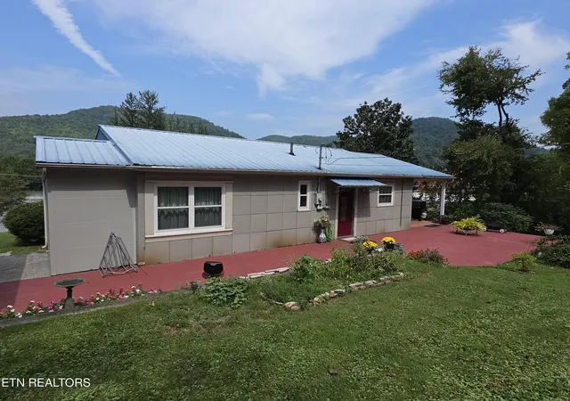 Photo 2 of Single family home for sale at 107 Ridgewood Cir, Pineville, KY 40977 | MLS# 1355982 | Listing updated on 2026-09-29