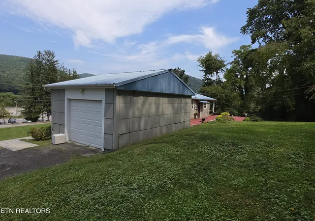 Photo 3 of Single family home for sale at 107 Ridgewood Cir, Pineville, KY 40977 | MLS# 1355982 | Listing updated on 2026-09-29