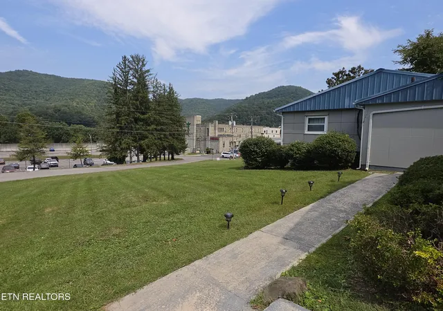 Photo 3 of Single family home for sale at 107 Ridgewood Cir, Pineville, KY 40977 | MLS# 1355982 | Listing updated on 2026-09-29