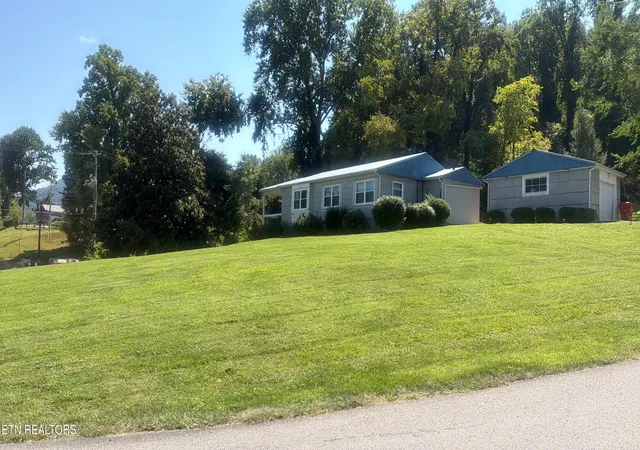 Photo 4 of Single family home for sale at 107 Ridgewood Cir, Pineville, KY 40977 | MLS# 1355982 | Listing updated on 2026-09-29