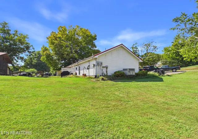 Photo 2 of Multi family home for sale at 325 Riddle St, Athens, TN 37303 | MLS# 1355983 | Listing updated on 2026-09-18