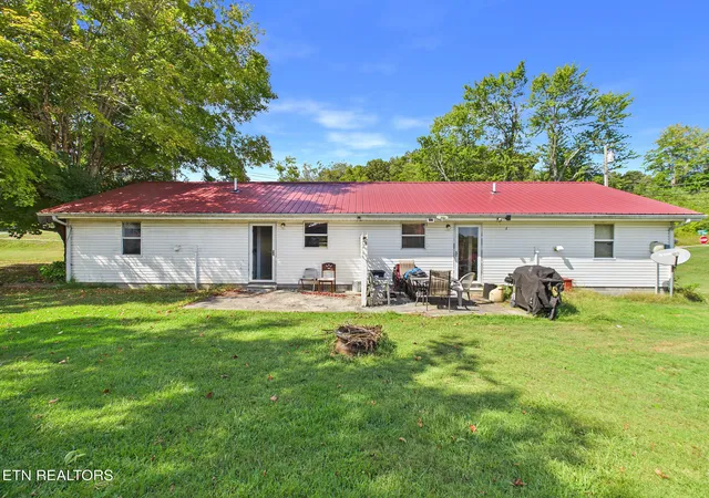 Photo 3 of Multi family home for sale at 325 Riddle St, Athens, TN 37303 | MLS# 1355983 | Listing updated on 2026-09-18