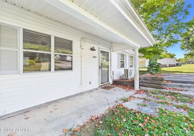 Photo 3 of Multi family home for sale at 325 Riddle St, Athens, TN 37303 | MLS# 1355983 | Listing updated on 2026-09-18