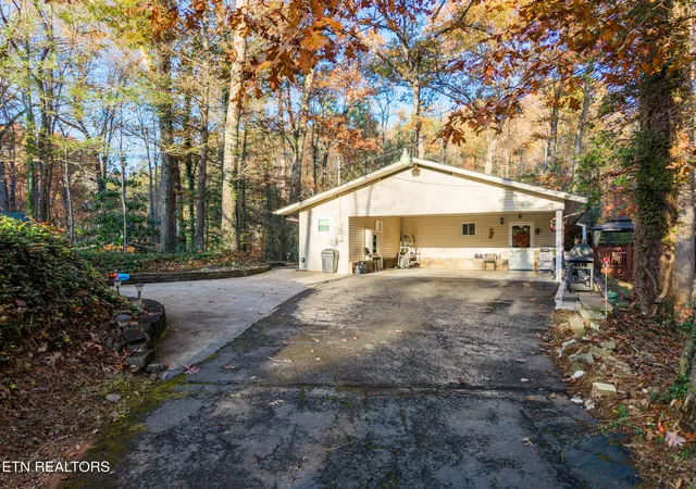 Photo 3 of Single family home for sale at 404 Pritchard Dr, Gatlinburg, TN 37738 | MLS# 1356001 | Listing updated on 2026-09-18