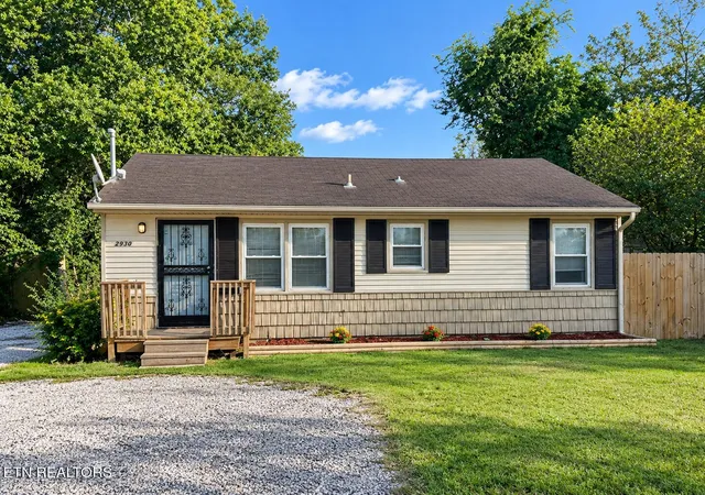 Photo 2 of Single family home for sale at 2930 Boyds Brg Pike, Knoxville, TN 37914 | MLS# 1356067 | Listing updated on 2026-09-22