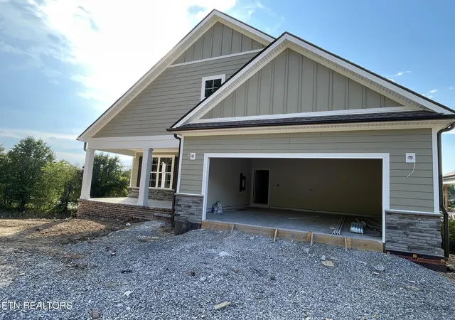 Photo 2 of Sale Pending at 164 Cherry Blossom Ct, Lenoir City, TN 37772 | MLS# 1356118 | Listing updated on 2026-09-19