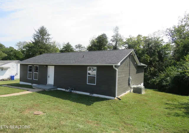 Photo 2 of Single family home for sale at 108 E Arrowwood Rd, Oak Ridge, TN 37830 | MLS# 1356073 | Listing updated on 2026-09-18