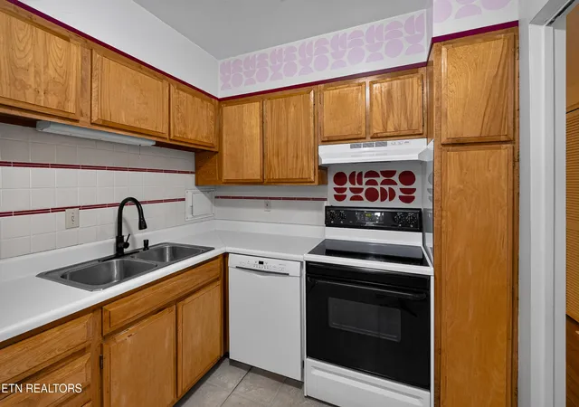 Photo 3 of Condo for sale at 1400 Kenesaw Ave #12N, Knoxville, TN 37919 | MLS# 1356086 | Listing updated on 2026-09-19