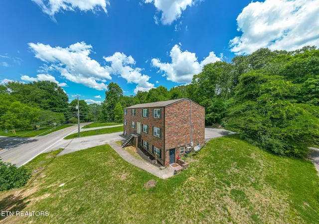 Photo 4 of Multi family home for sale at 410 Dry Gap Pike, Knoxville, TN 37912 | MLS# 1356089 | Listing updated on 2026-09-19