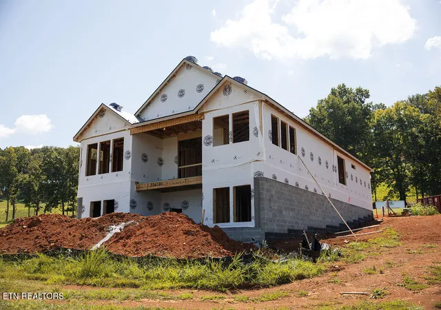 Photo 2 of Single family home for sale at 1954 Black Bear Cir, Loudon, TN 37774 | MLS# 1356466 | Listing updated on 2026-09-24