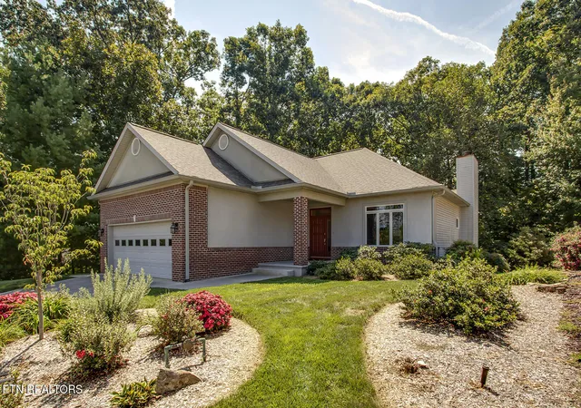 Photo 3 of Single family home for sale at 410 Seminole Pl, Loudon, TN 37774 | MLS# 1356285 | Listing updated on 2026-09-22