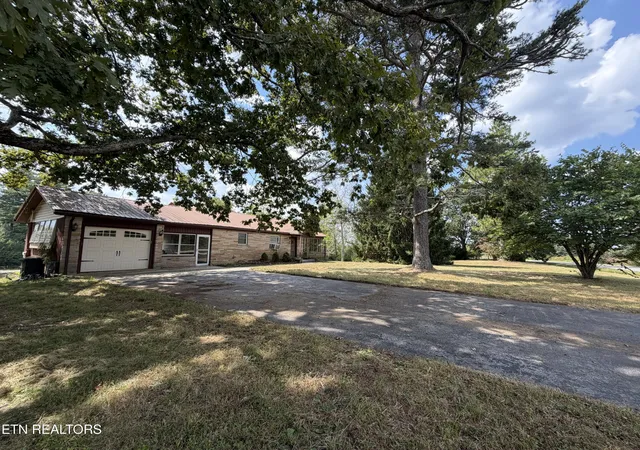 Photo 3 of Single family home for sale at 6111 Nashville Hwy, Deer Lodge, TN 37726 | MLS# 1356108 | Listing updated on 2026-09-26