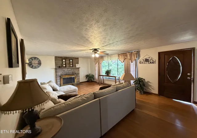 Photo 4 of Single family home for sale at 6111 Nashville Hwy, Deer Lodge, TN 37726 | MLS# 1356108 | Listing updated on 2026-09-26