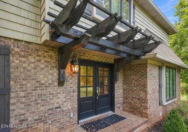 Photo 2 of Single family home for sale at 913 N Briarcliff Cir, Maryville, TN 37803 | MLS# 1356119 | Listing updated on 2026-09-19