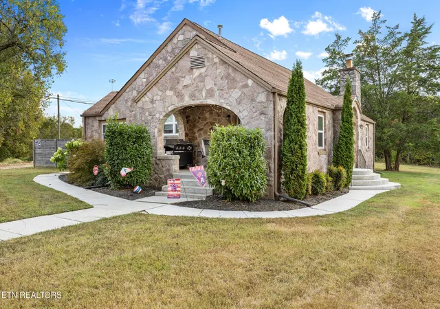 Photo 2 of Single family home for sale at 1301 Tazewell Pike, Corryton, TN 37721 | MLS# 1356177 | Listing updated on 2026-10-06