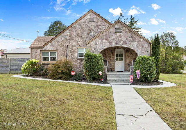 Photo 3 of Single family home for sale at 1301 Tazewell Pike, Corryton, TN 37721 | MLS# 1356177 | Listing updated on 2026-10-06