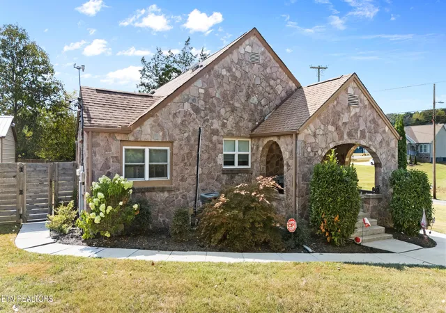 Photo 4 of Single family home for sale at 1301 Tazewell Pike, Corryton, TN 37721 | MLS# 1356177 | Listing updated on 2026-10-06