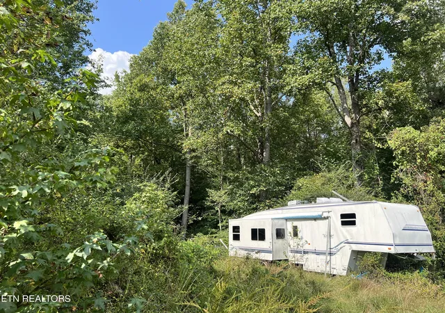 Photo 3 of Sale Pending at 3525 Campground Rd, Sunbright, TN 37872 | MLS# 1356147 | Listing updated on 2026-09-20