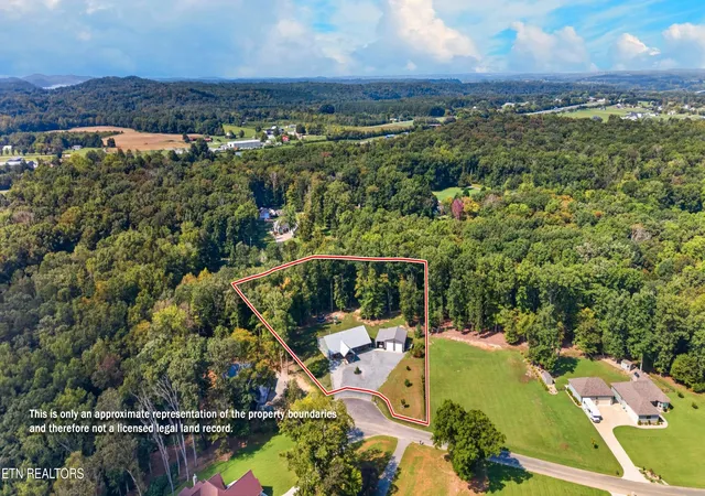 Photo 4 of Single family home for sale at 1036 Stokley Ct, Dandridge, TN 37725 | MLS# 1356149 | Listing updated on 2026-09-20