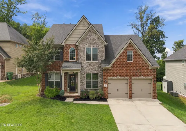 Single family home for sale at 807 Brookwood Ln, Maryville, TN 37801 | MLS# 1356446