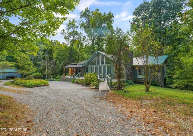 Photo 2 of Single family home for sale at 3668 Camelot Dr, Maryville, TN 37803 | MLS# 1356350 | Listing updated on 2026-09-23