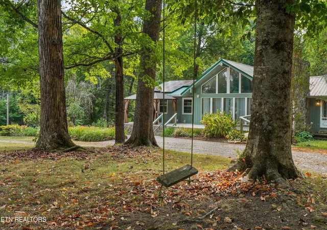 Photo 3 of Single family home for sale at 3668 Camelot Dr, Maryville, TN 37803 | MLS# 1356350 | Listing updated on 2026-09-23