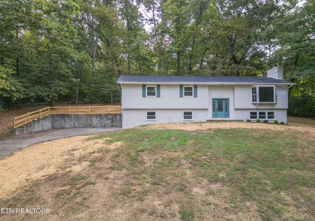 Photo 2 of Single family home for sale at 1708 Timberlane Cir, Knoxville, TN 37924 | MLS# 1356158 | Listing updated on 2026-10-16