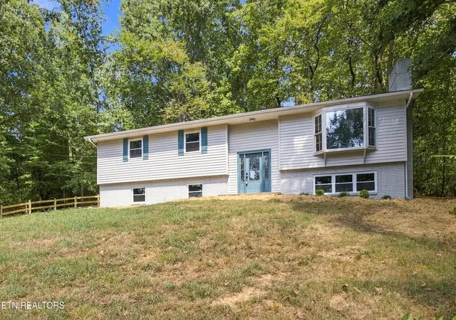 Photo 3 of Single family home for sale at 1708 Timberlane Cir, Knoxville, TN 37924 | MLS# 1356158 | Listing updated on 2026-10-16
