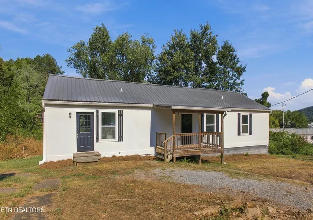 Photo 2 of Single family home for sale at 127 Jarrett Ln, Oak Ridge, TN 37830 | MLS# 1356293 | Listing updated on 2026-09-22