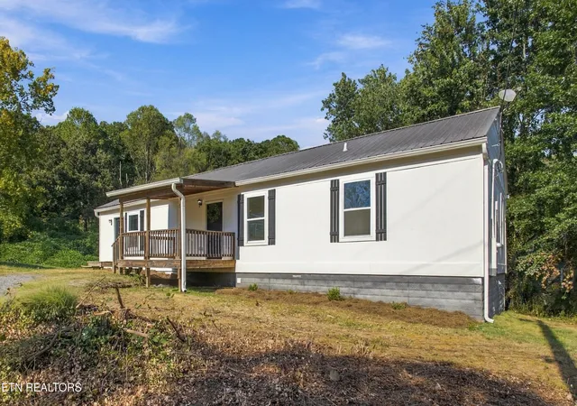 Photo 3 of Single family home for sale at 127 Jarrett Ln, Oak Ridge, TN 37830 | MLS# 1356293 | Listing updated on 2026-09-22
