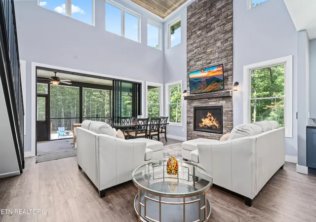 Photo 2 of Single family home for sale at 1532 E Overlook Rd, Monterey, TN 38574 | MLS# 1356162 | Listing updated on 2026-09-24