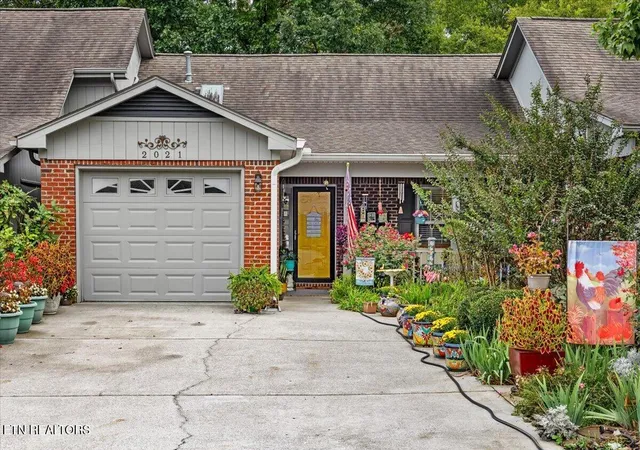 Condo for sale at 2021 Locarno Dr, Knoxville, TN 37914 | MLS# 1356164