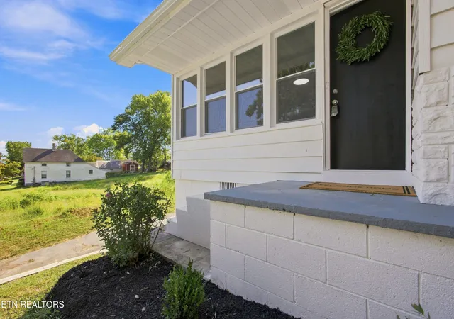 Photo 3 of Single family home for sale at 901 Minnesota Ave, Knoxville, TN 37921 | MLS# 1356687 | Listing updated on 2026-10-16