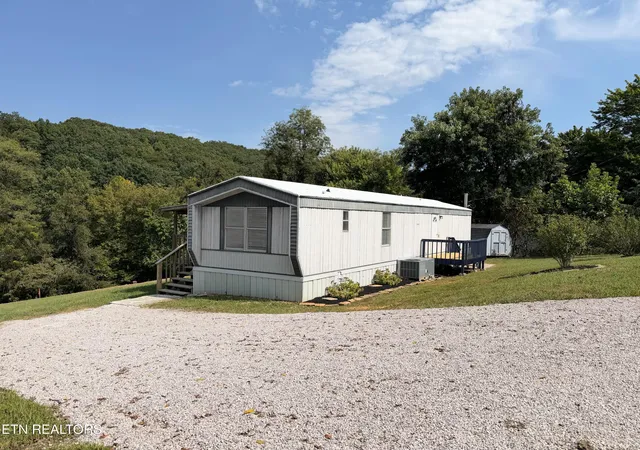 Photo 2 of Single family home for sale at 196 Pine Crst Dr, Maynardville, TN 37807 | MLS# 1356175 | Listing updated on 2026-10-05