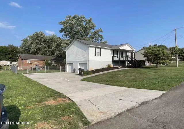 Photo 2 of Single family home for sale at 2204 Center Cir, Jefferson City, TN 37760 | MLS# 1356564 | Listing updated on 2026-09-24
