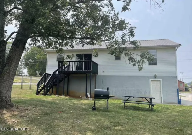 Photo 3 of Single family home for sale at 2204 Center Cir, Jefferson City, TN 37760 | MLS# 1356564 | Listing updated on 2026-09-24