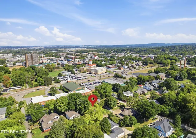 Photo 3 of Single family home for sale at 215 W Goddard Ave, Maryville, TN 37803 | MLS# 1356233 | Listing updated on 2026-09-25