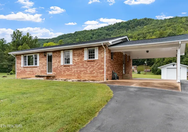 Photo 2 of Single family home for sale at 5649 Harriman Hwy, Oliver Springs, TN 37840 | MLS# 1356450 | Listing updated on 2026-09-28