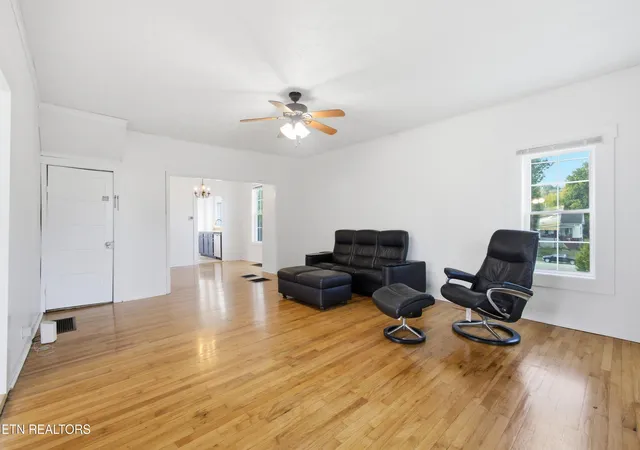 Photo 3 of Single family home for sale at 409 Walden Ave, Harriman, TN 37748 | MLS# 1356201 | Listing updated on 2026-10-07