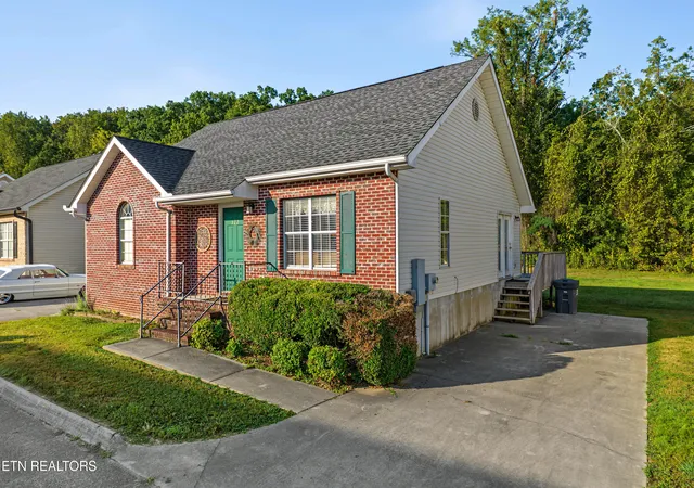 Photo 2 of Single family home for sale at 322 Creekwalk Blvd, Pigeon Forge, TN 37863 | MLS# 1356248 | Listing updated on 2026-09-21