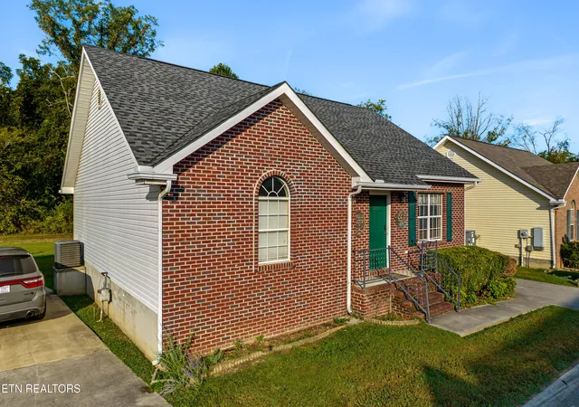 Photo 3 of Single family home for sale at 322 Creekwalk Blvd, Pigeon Forge, TN 37863 | MLS# 1356248 | Listing updated on 2026-09-21