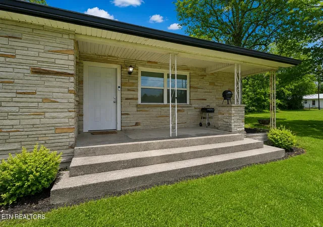 Photo 4 of Single family home for sale at 1210 Frank Campbell Rd, Jamestown, TN 38556 | MLS# 1356199 | Listing updated on 2026-10-07