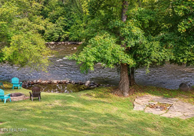 Photo 2 of Single family home for sale at 211 Old Brg Rd #Cabin 14, Townsend, TN 37882 | MLS# 1356742 | Listing updated on 2026-09-29
