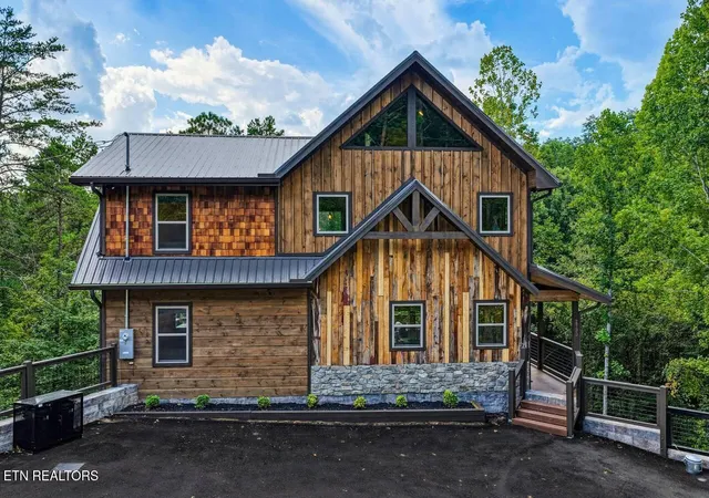 Photo 1 of Single family home for sale at 2733 Dogwood Loop Dr, Sevierville, TN 37876 | MLS# 1356323 | Listing updated on 2026-10-09