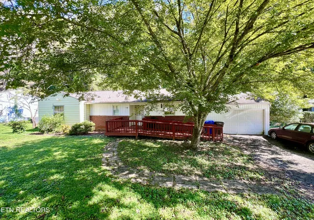 Photo 2 of Single family home for sale at 103 Emerson Cir, Oak Ridge, TN 37830 | MLS# 1356203 | Listing updated on 2026-09-21