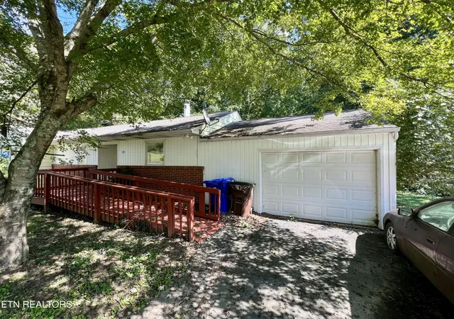 Photo 3 of Single family home for sale at 103 Emerson Cir, Oak Ridge, TN 37830 | MLS# 1356203 | Listing updated on 2026-09-21