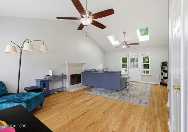 Photo 3 of Single family home for sale at 1304 Woodridge Dr, Knoxville, TN 37919 | MLS# 1356273 | Listing updated on 2026-10-23